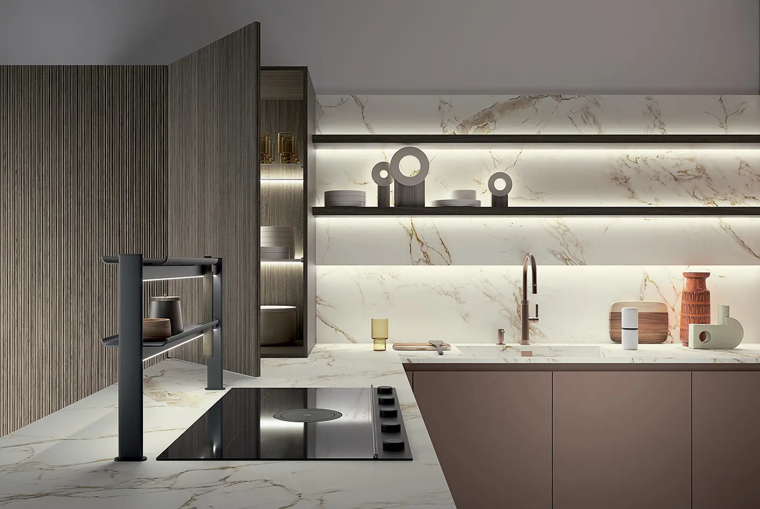 Dettaglio cucina di design con piano in marmo effetto calacatta, mensole retroilluminate e parete in legno a doghe verticali