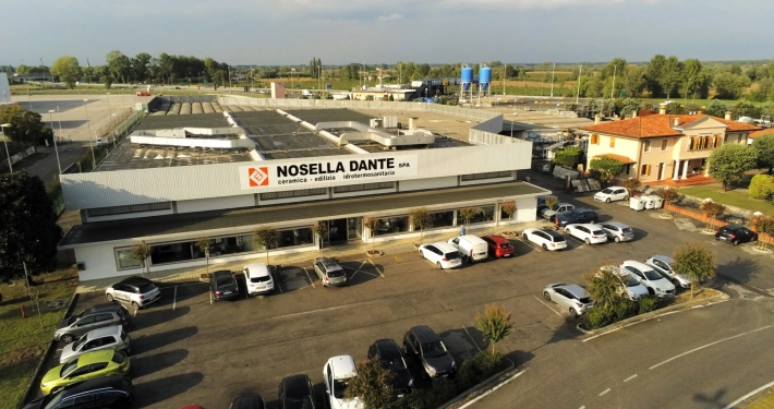 Sede centrale Nosella Dante SpA a Portogruaro, vista aerea del punto vendita ceramica, edilizia e idrotermosanitaria